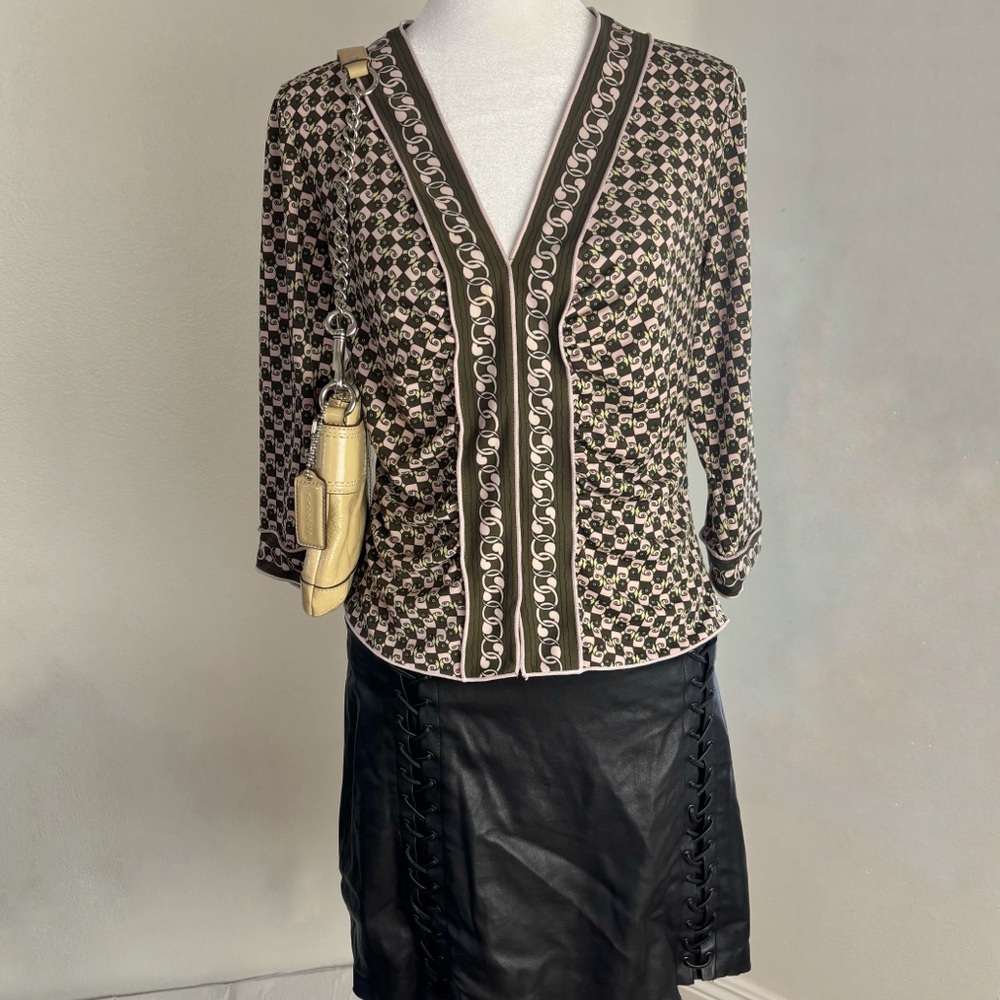 Studio M Petite Geometric Print V-Neck Top Size M